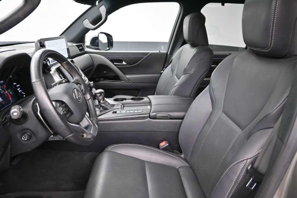 Used 2023 Lexus LX 600 4WD w/ Luxury Package image 10