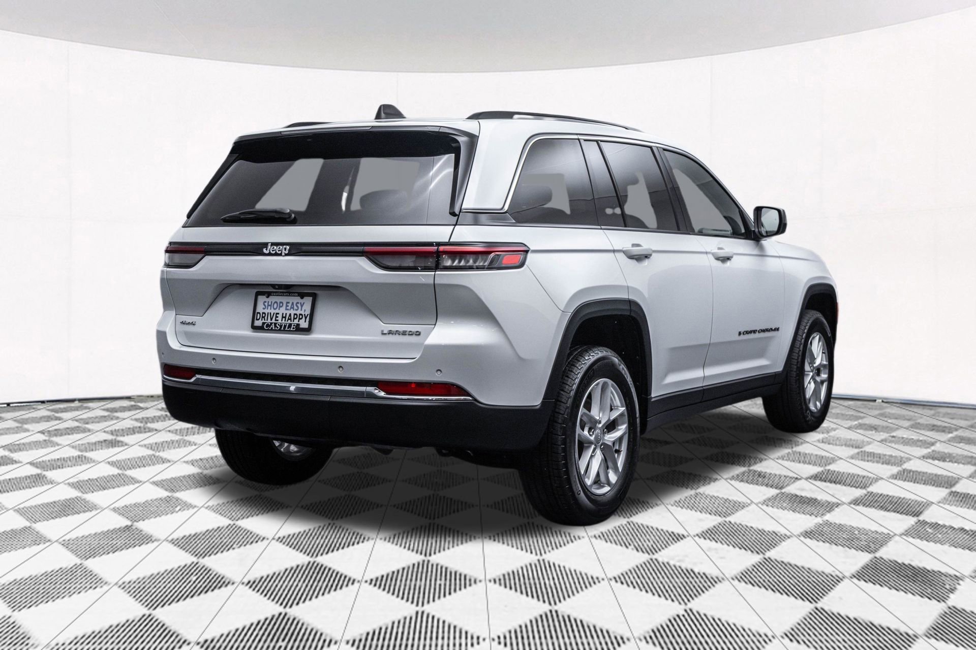 Used 2023 Jeep Grand Cherokee Laredo X image 12