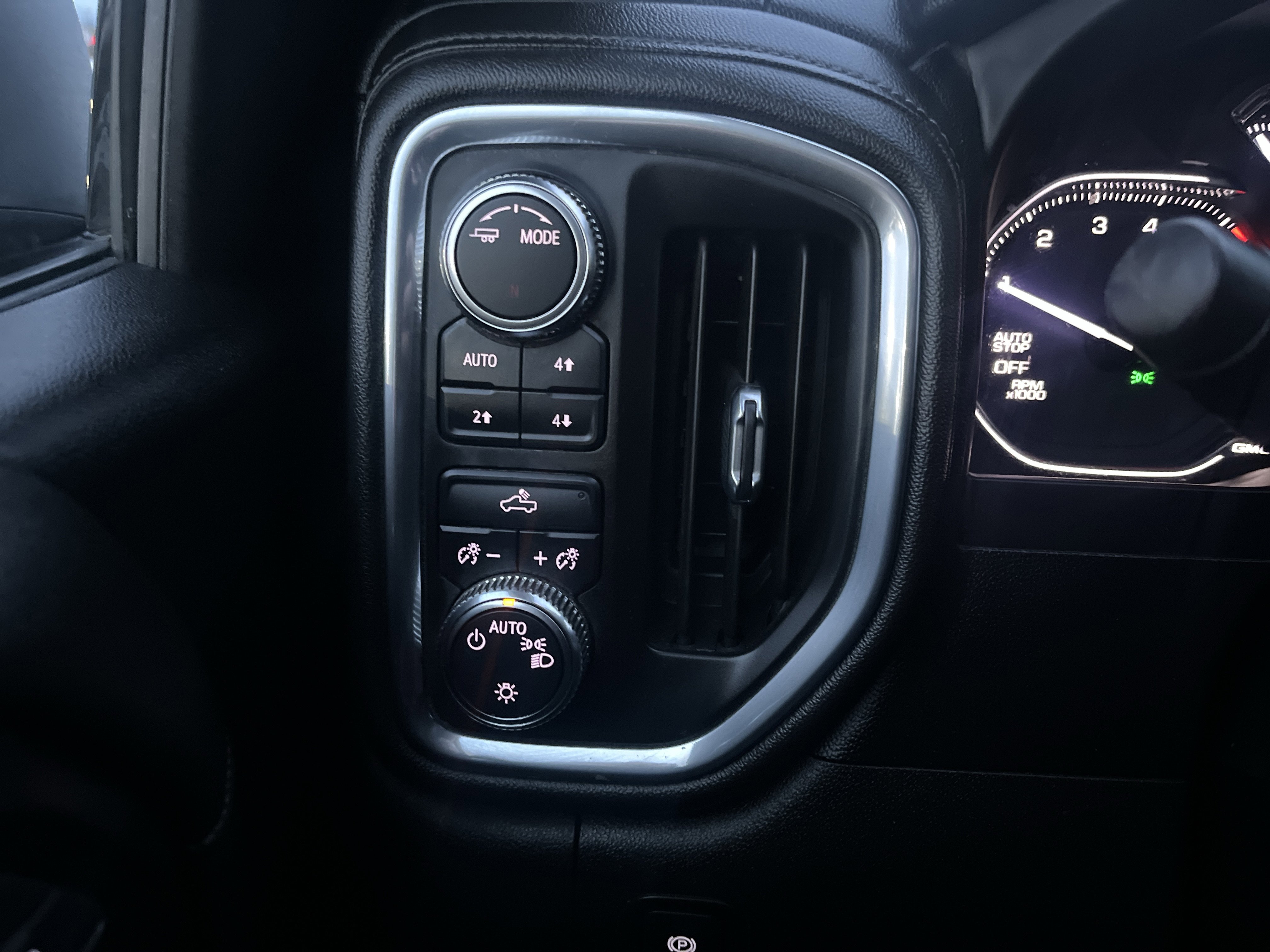 Used 2022 GMC Sierra 1500 SLE w/ X31 Off-Road Package image 22