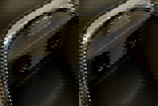 Used 2012 Chrysler Town & Country Limited w/ Luxury Group image 34