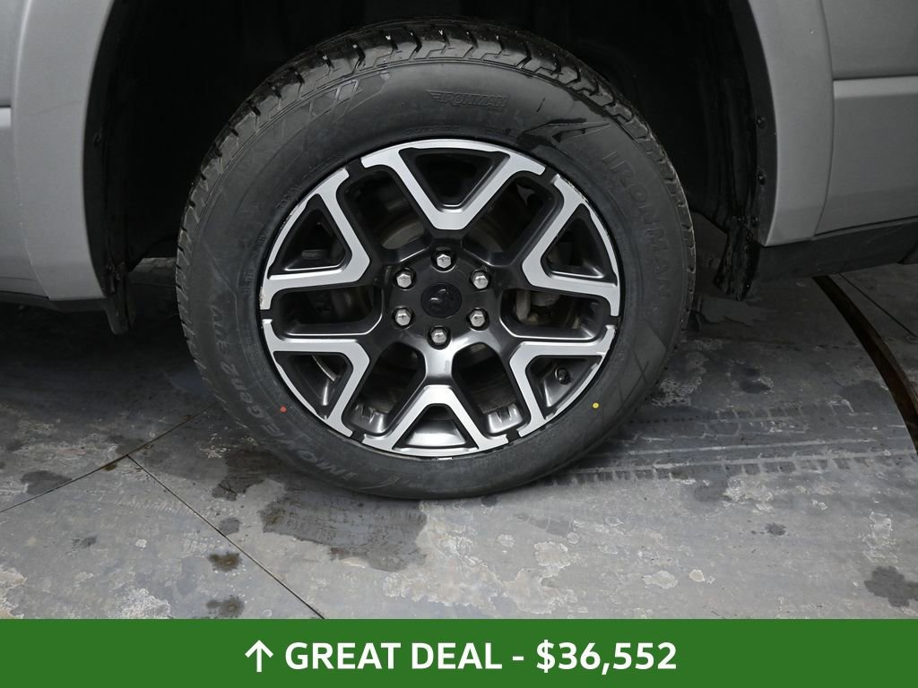 Used 2025 RAM 1500 Laramie AWD/4WD image 16