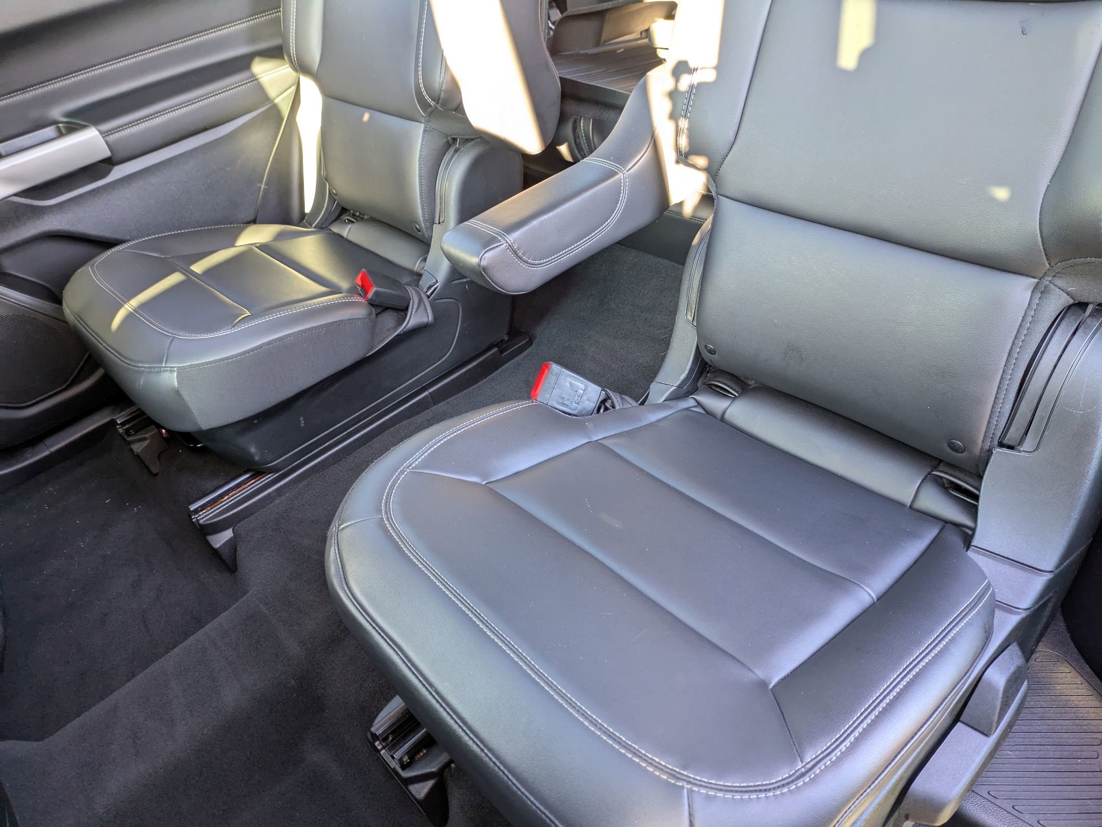 Certified 2022 Ford Explorer XLT w/ Equipment Group 202A image 30