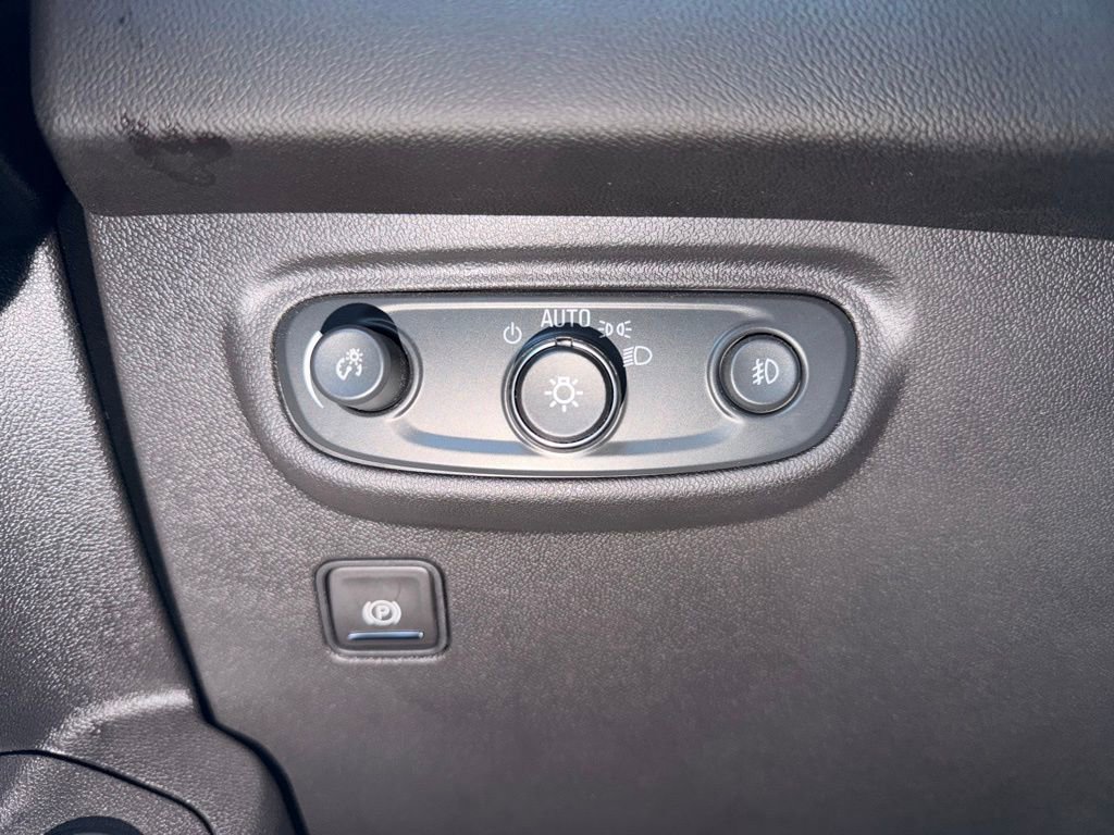 Used 2024 GMC Terrain SLT image 22