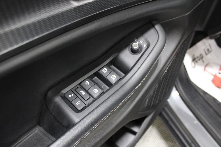 Used 2023 Jeep Grand Cherokee Altitude AWD/4WD image 18