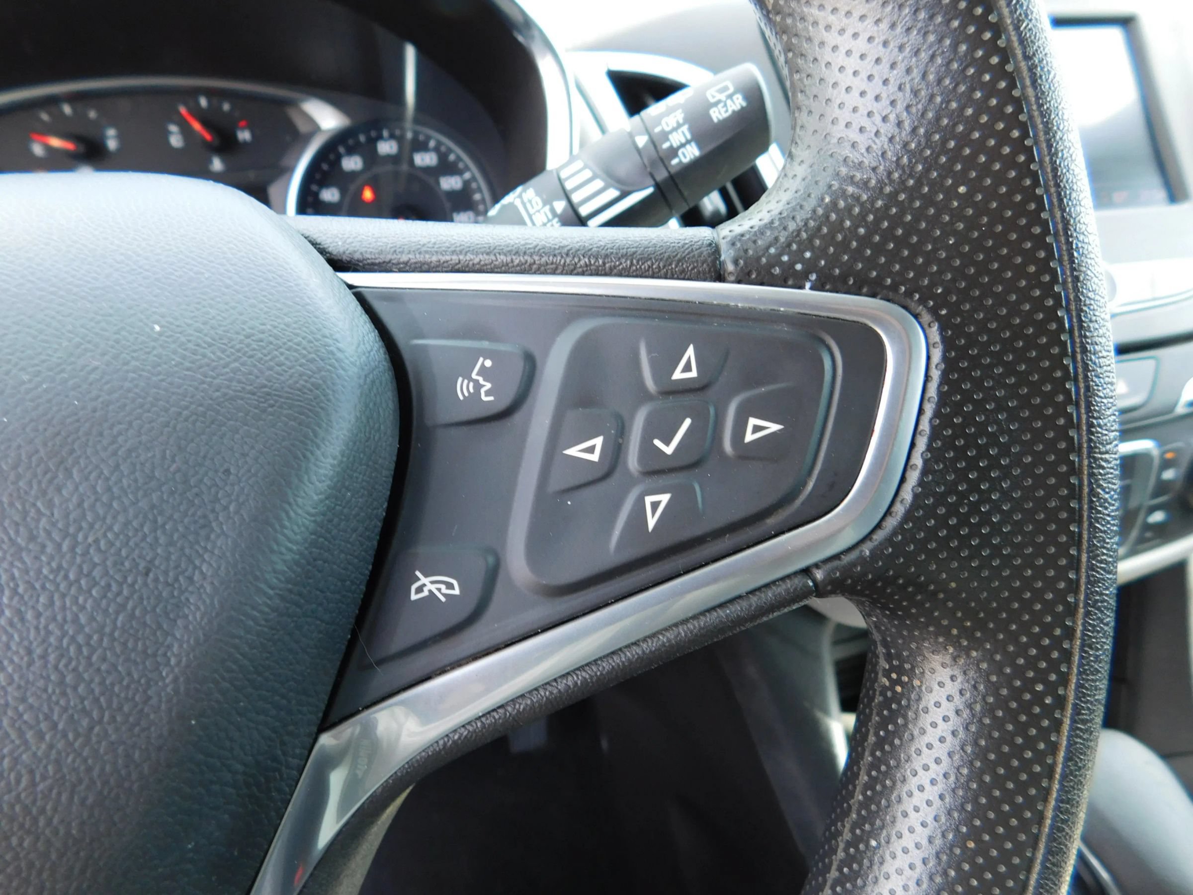 Used 2023 Chevrolet Equinox LS w/ LS Convenience Package FWD image 18