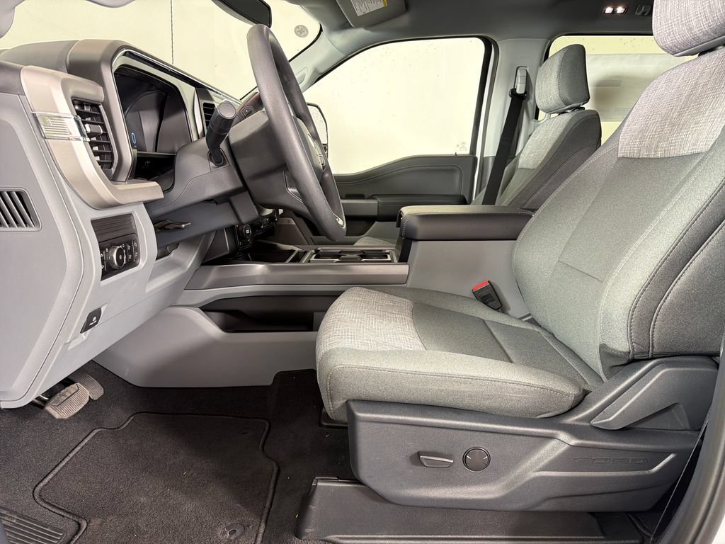 New 2026 Ford F350 XLT w/ XLT Premium Package AWD/4WD image 19