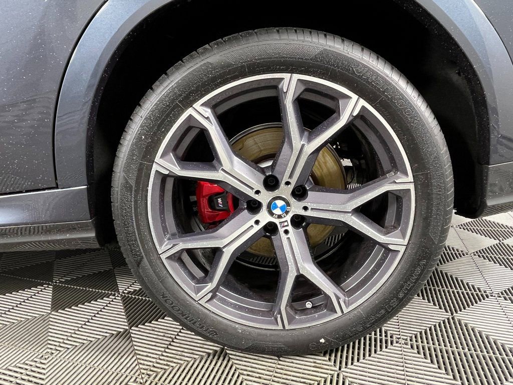 Used 2022 BMW X6 xDrive40i w/ M Sport Package image 16