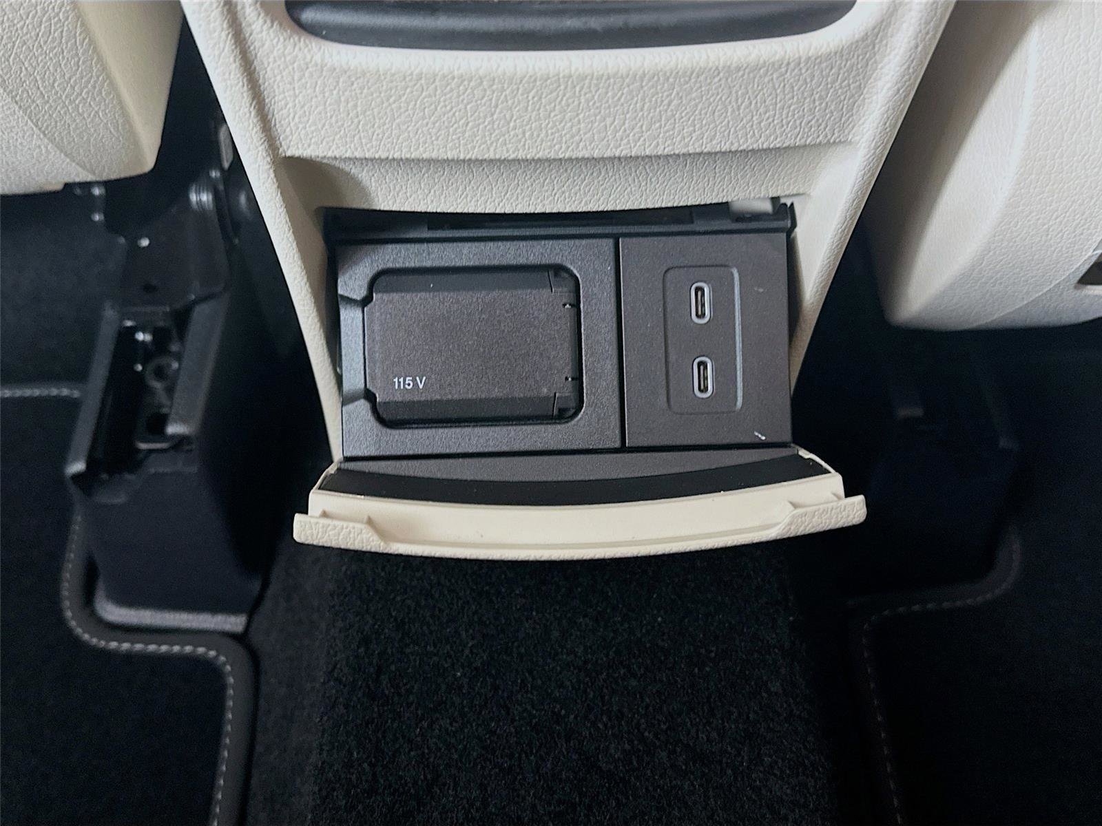 Certified 2025 Mercedes-Benz GLB 250 4MATIC image 33