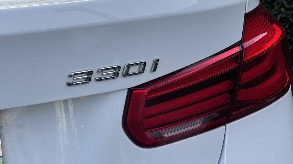 Used 2017 BMW 330i Sedan image 9
