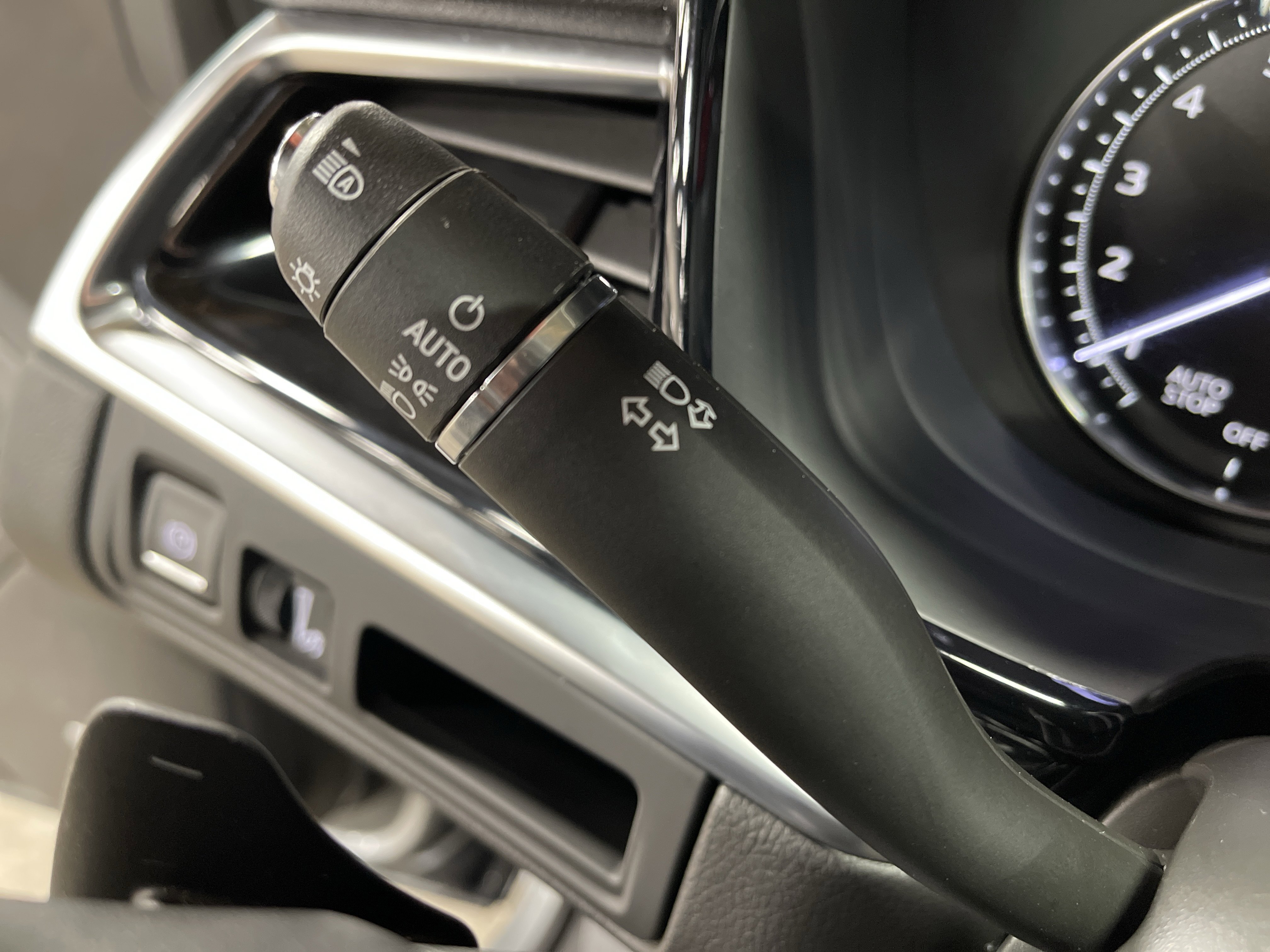 Used 2025 Cadillac XT6 Premium Luxury image 22