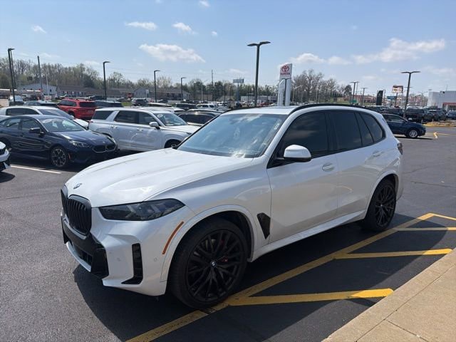 Used 2025 BMW X5 xDrive40i w/ Executive Package image 2