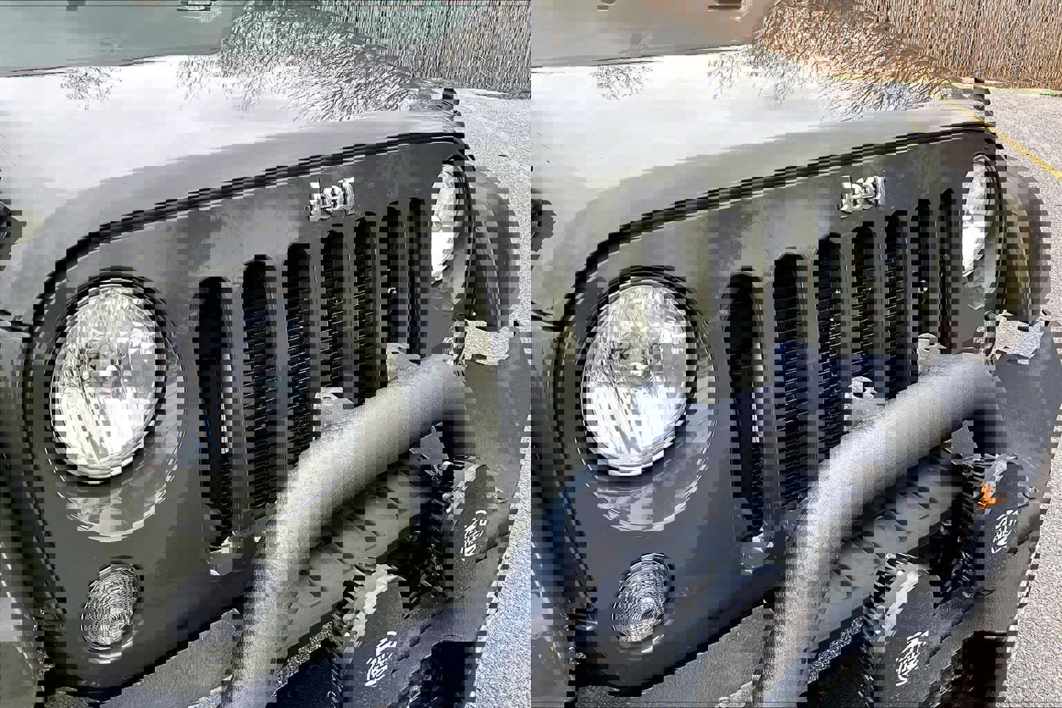 Used 2015 Jeep Wrangler Unlimited Sahara w/ Dual Top Group image 31