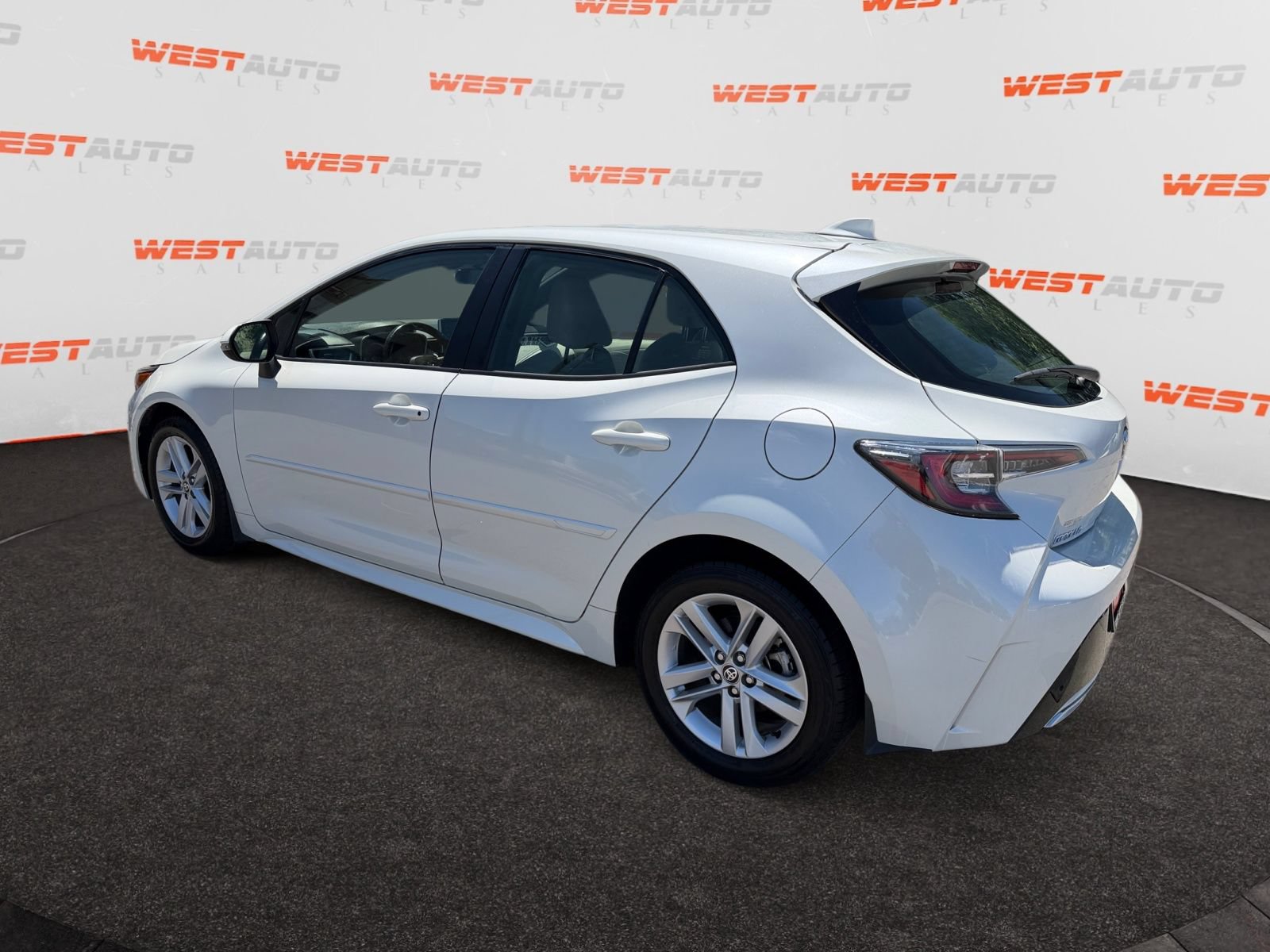 Used 2019 Toyota Corolla SE w/ SE Option Package FWD image 3