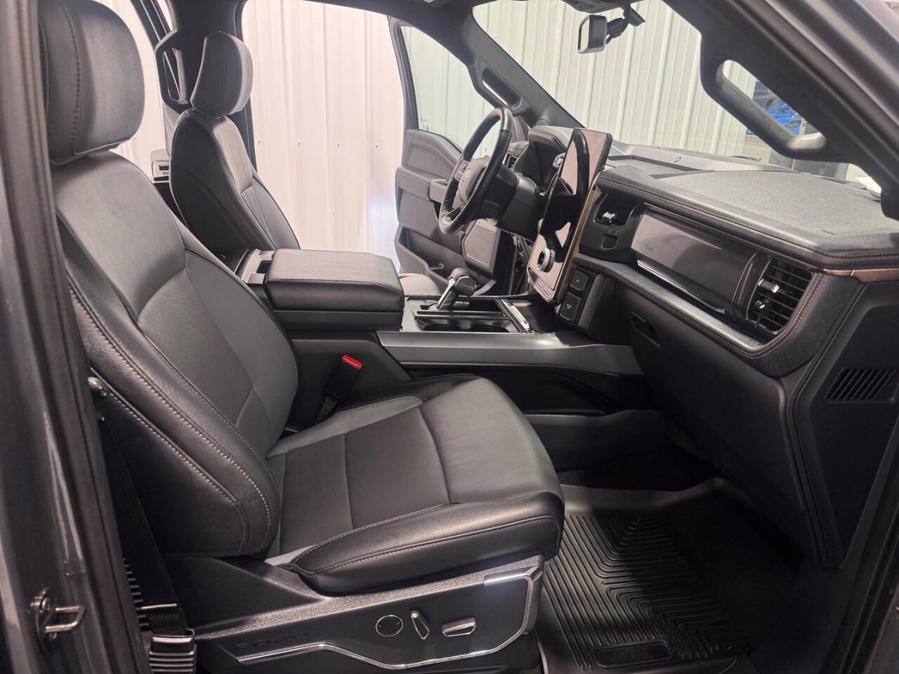 Used 2022 Ford F150 Lightning Lariat image 22