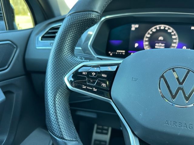Used 2023 Volkswagen Tiguan SE R-Line image 24