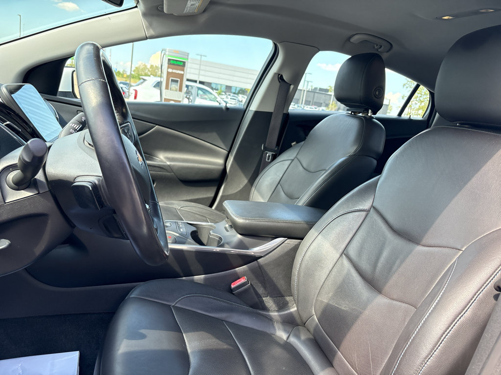 Used 2017 Chevrolet Volt Premier w/ Driver Confidence II Package FWD image 7