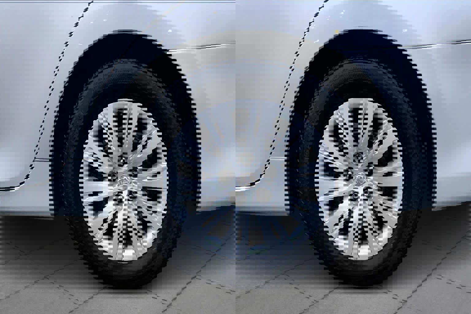 Used 2014 Toyota Camry L image 11