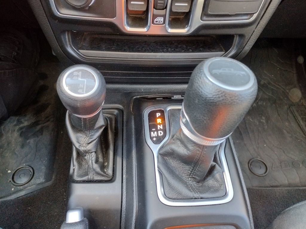 Used 2021 Jeep Gladiator Willys image 11