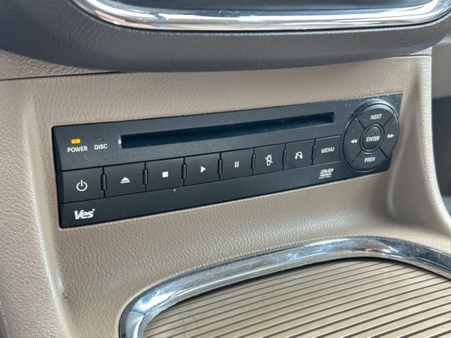 Used 2012 Chrysler Town & Country Limited image 47