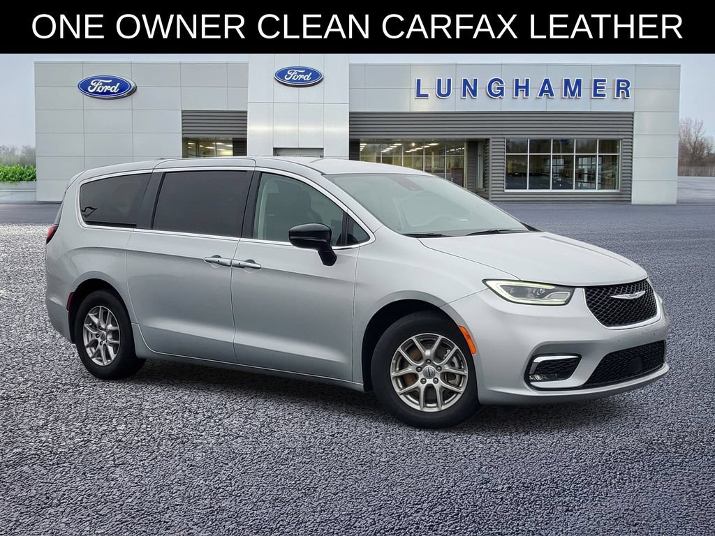 Used 2024 Chrysler Pacifica Touring-L FWD image 1