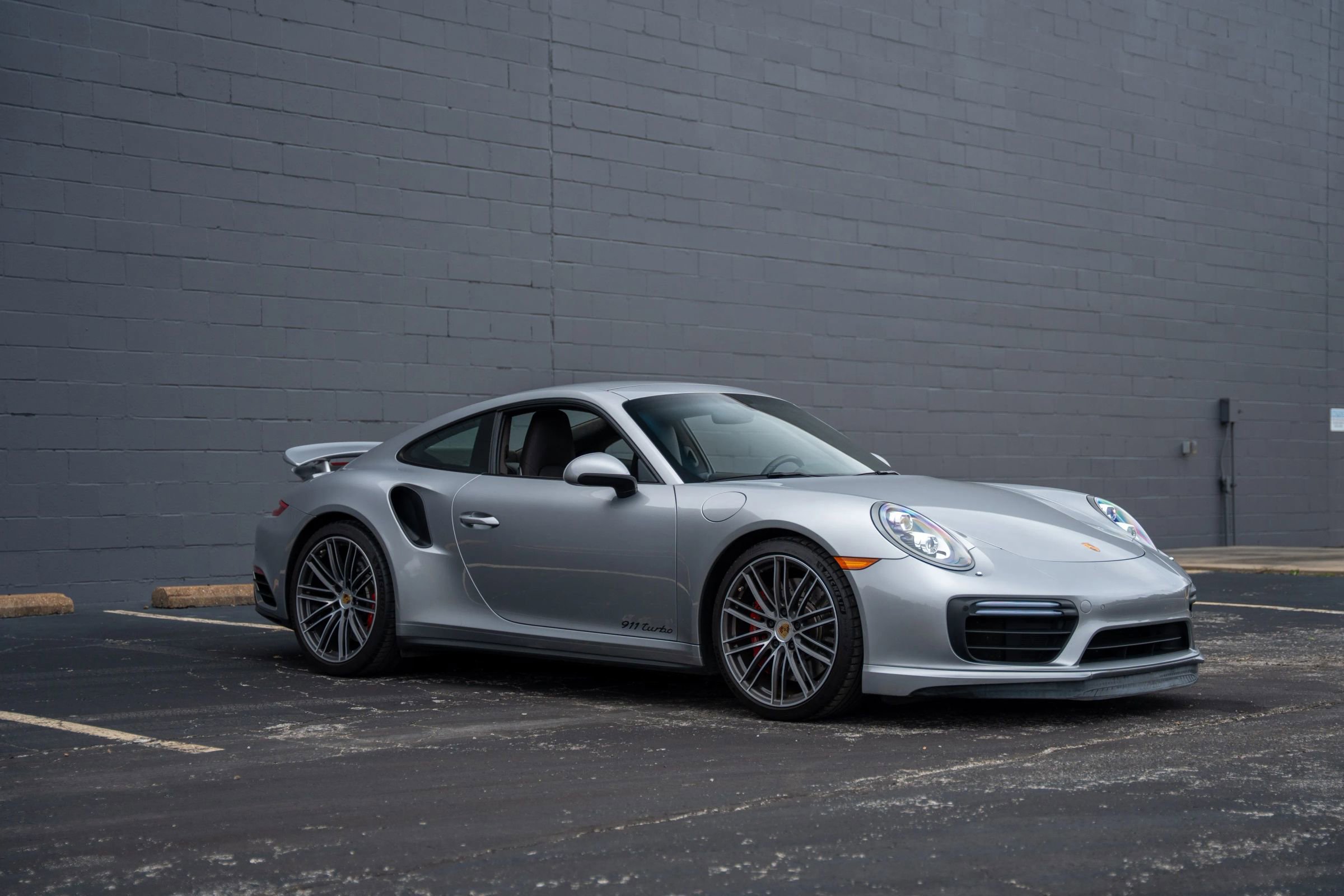 Used 2017 Porsche 911 4 Coupe image 3
