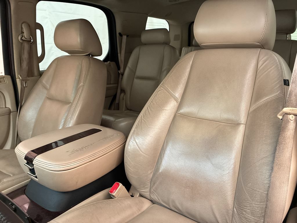 Used 2010 Cadillac Escalade Premium AWD/4WD image 11
