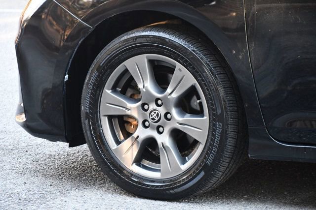 Used 2020 Toyota Sienna SE image 13