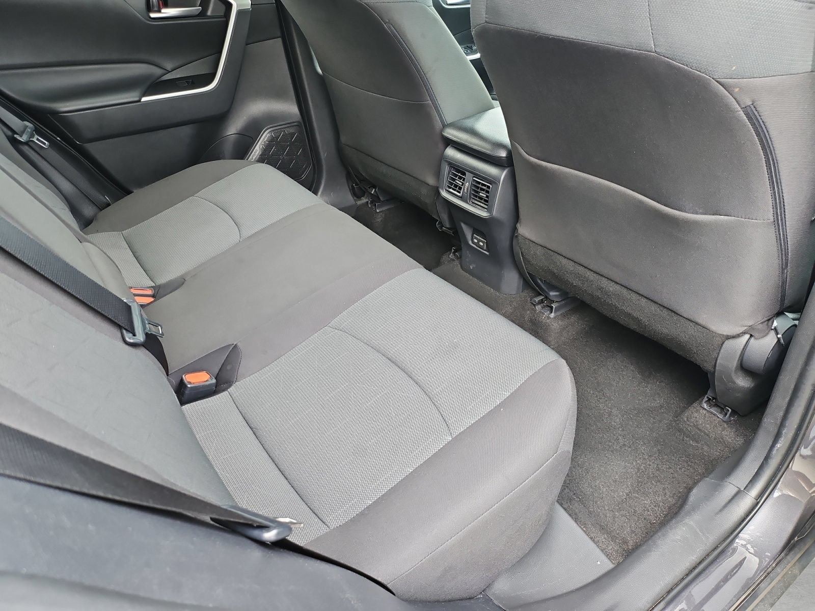 Used 2025 Toyota RAV4 XLE AWD/4WD image 32