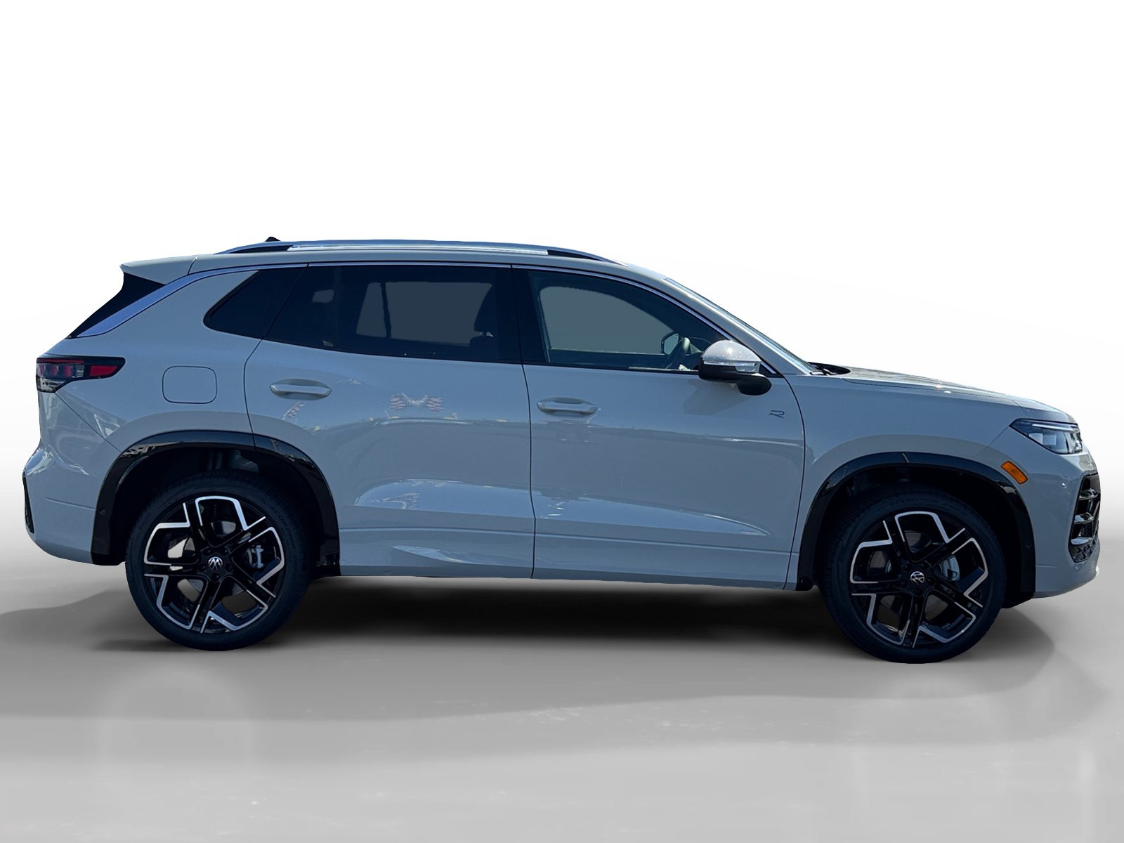 New 2026 Volkswagen Tiguan SEL R-Line AWD/4WD image 6