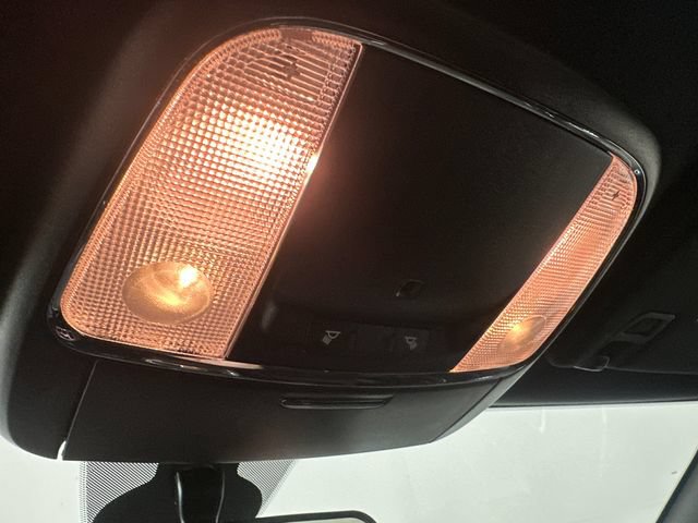 Used 2018 Jeep Grand Cherokee Laredo AWD/4WD image 19