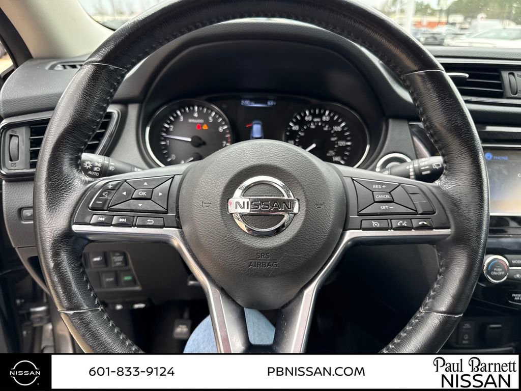 Used 2017 Nissan Rogue SL image 18