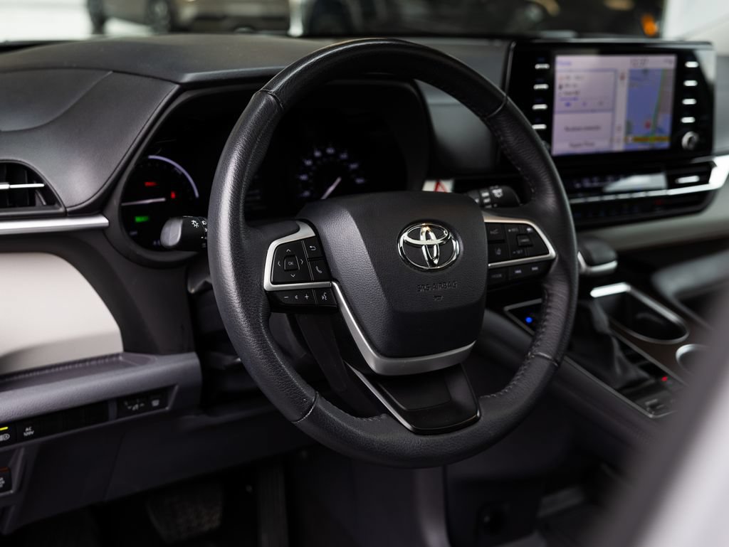Certified 2024 Toyota Sienna XLE w/ XLE Plus Package FWD image 12