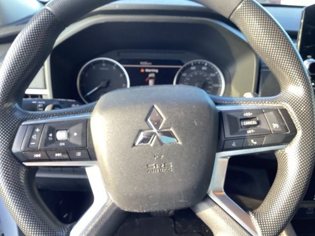 Used 2022 Mitsubishi Outlander ES image 25