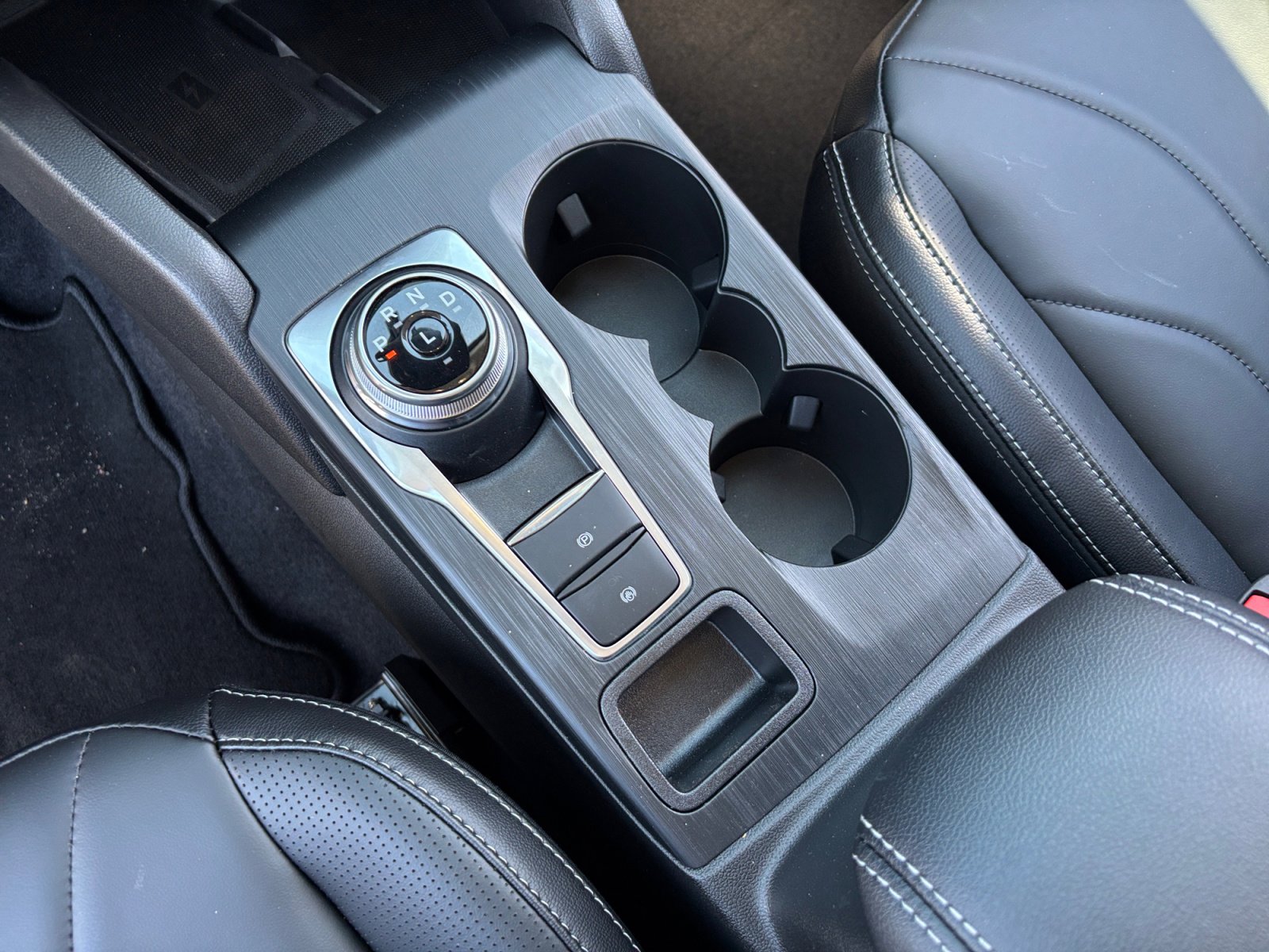 New 2025 Ford Escape SE w/ PHEV Premium Package FWD image 15