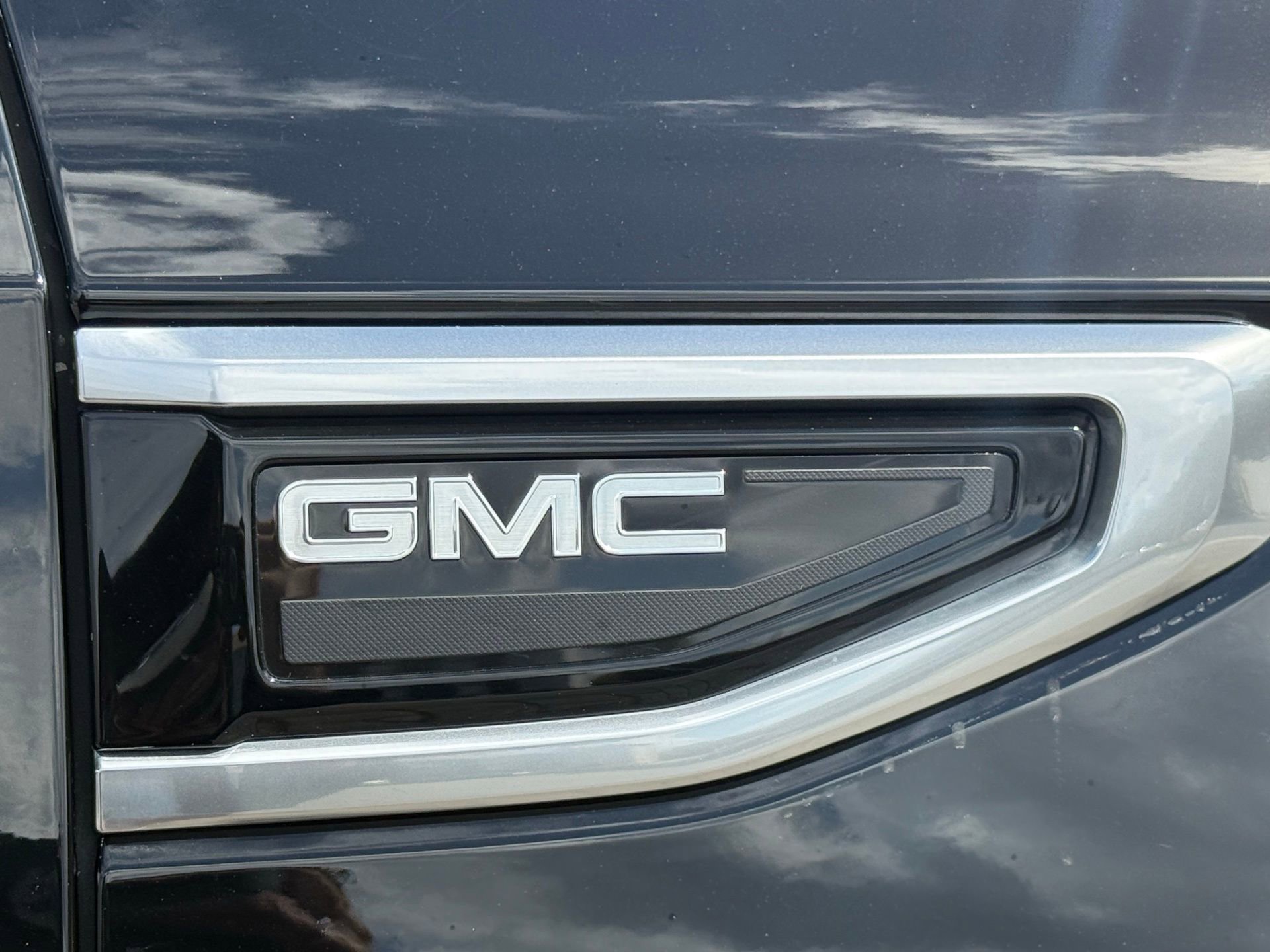 Used 2023 GMC Yukon XL Denali image 16