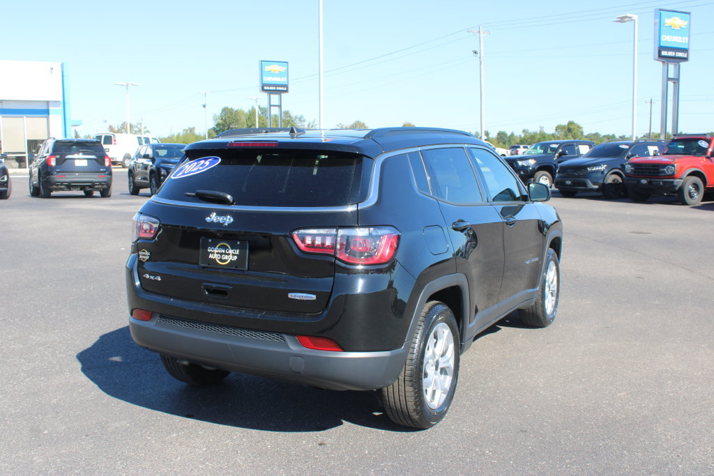 Used 2025 Jeep Compass Latitude AWD/4WD image 9
