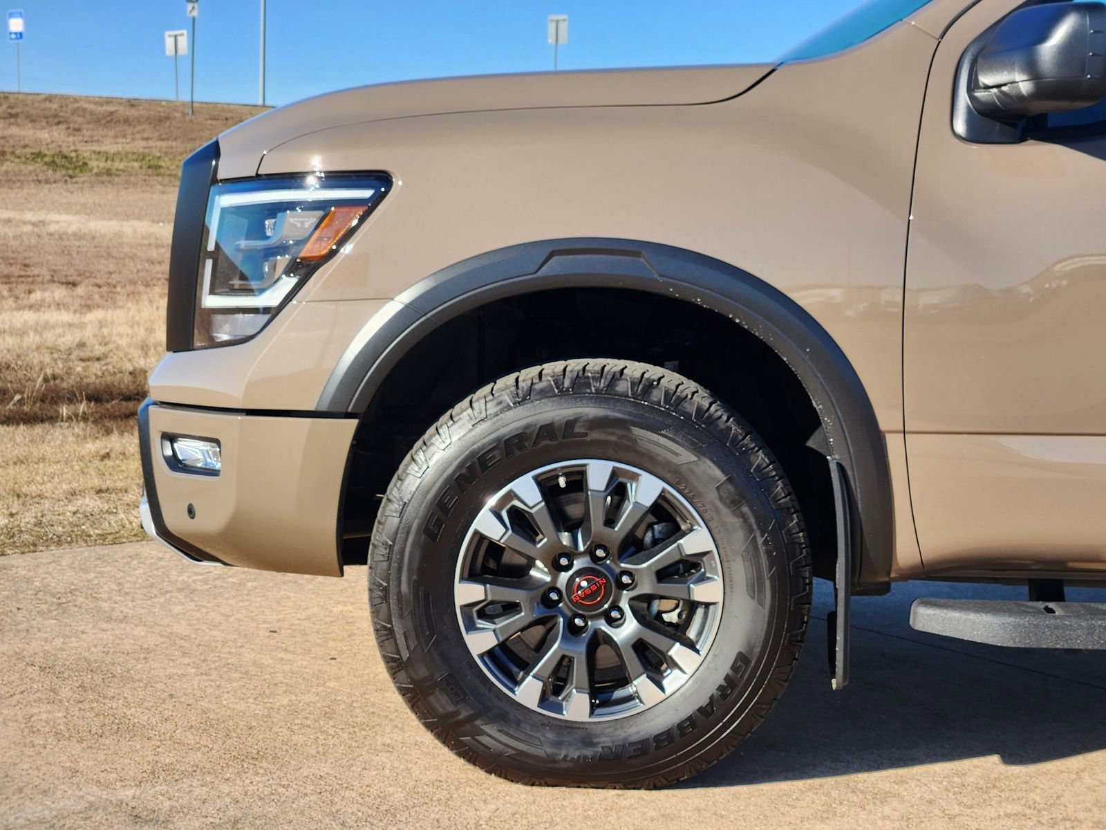 Used 2024 Nissan Titan PRO-4X w/ Pro-4x Utility Package image 13