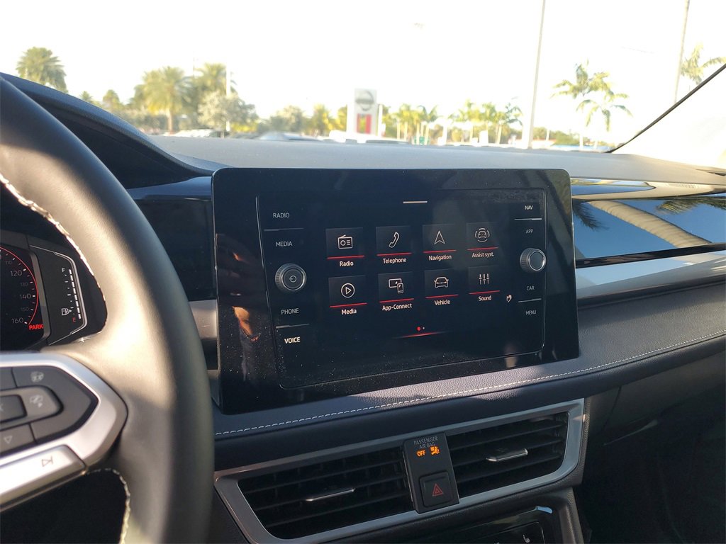 New 2025 Volkswagen Taos SEL image 9