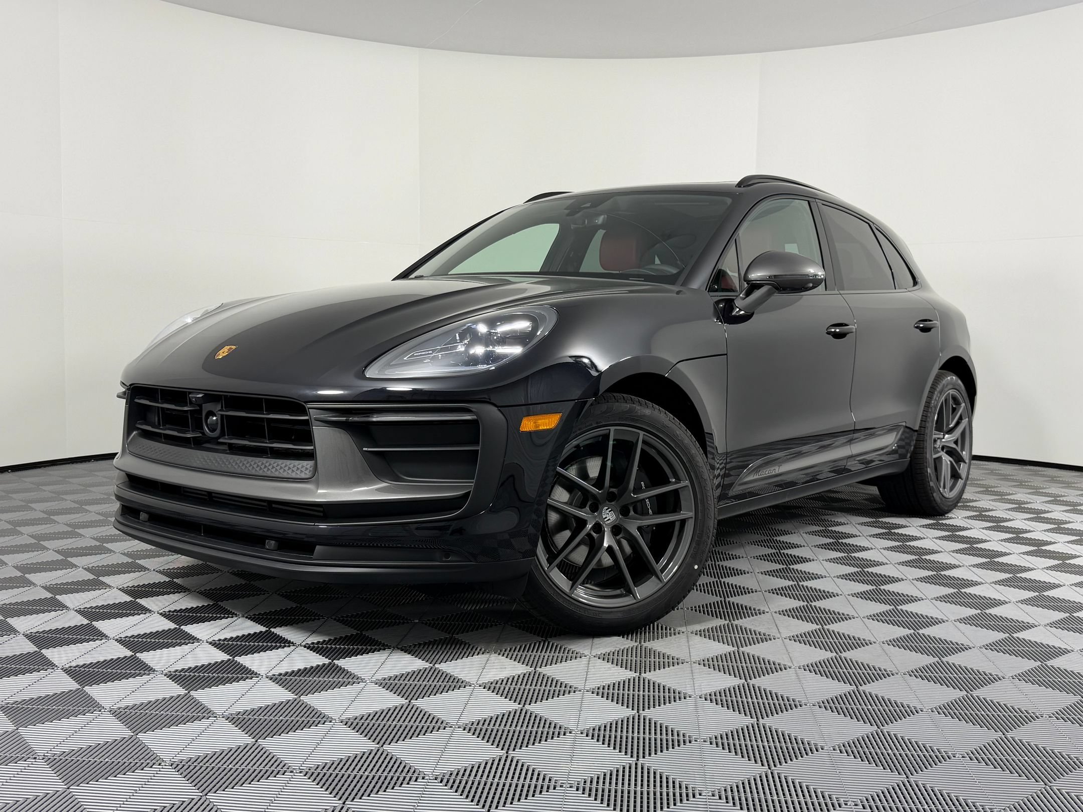 New 2026 Porsche Macan AWD/4WD image 1