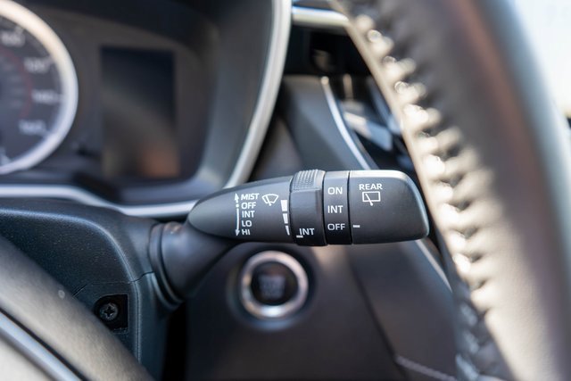 Used 2022 Toyota Corolla SE w/ SE Preferred Package image 24