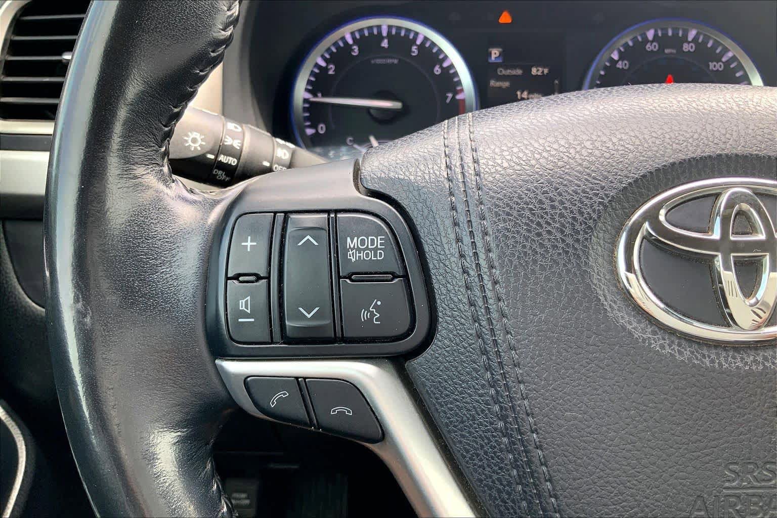 Used 2017 Toyota Highlander SE AWD/4WD image 24