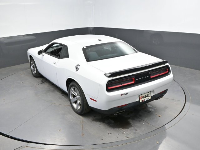 Used 2015 Dodge Challenger SXT RWD image 27