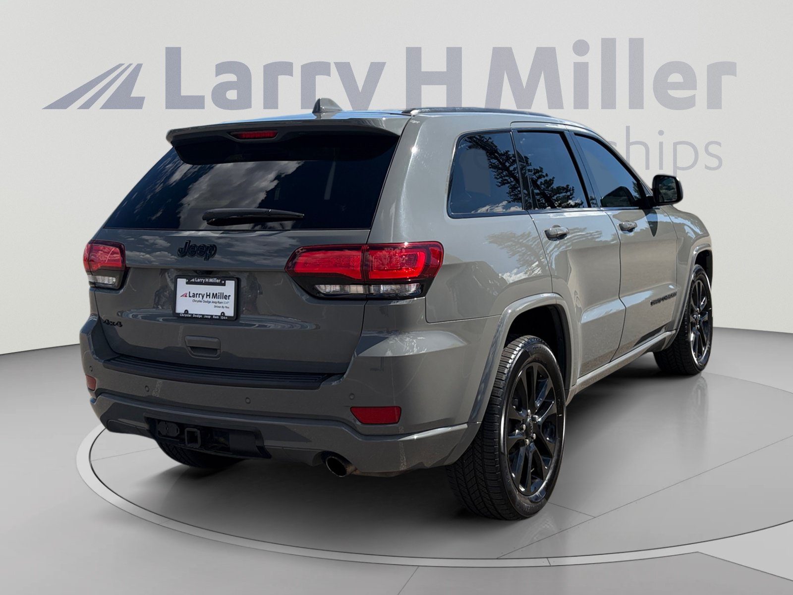 Used 2020 Jeep Grand Cherokee Altitude AWD/4WD image 6
