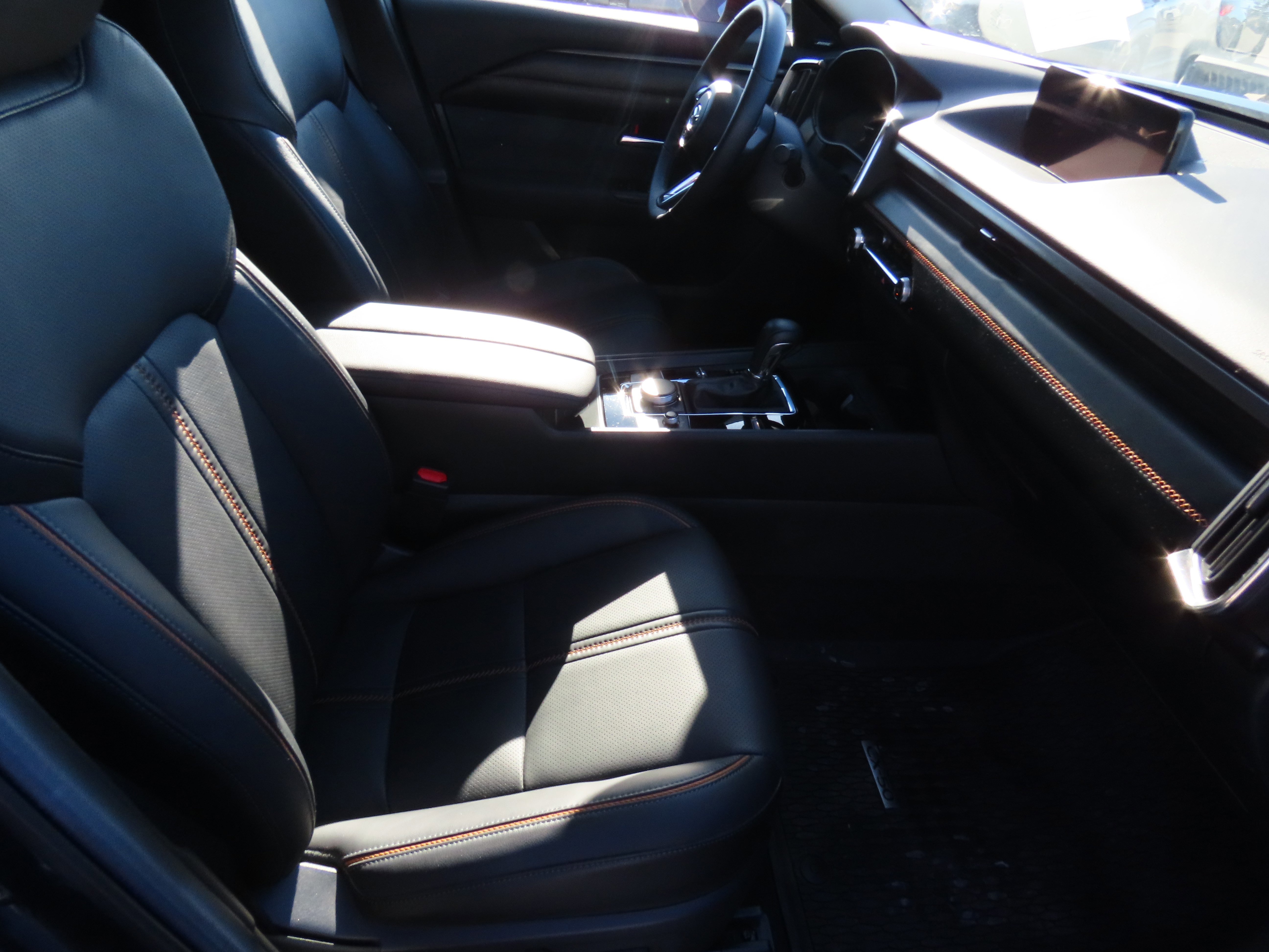 Used 2025 MAZDA CX-50 AWD 2.5 S w/ Premium Plus Pkg image 12