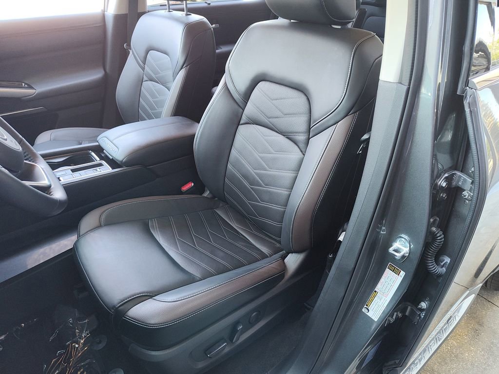 Used 2025 Nissan Pathfinder Platinum image 20