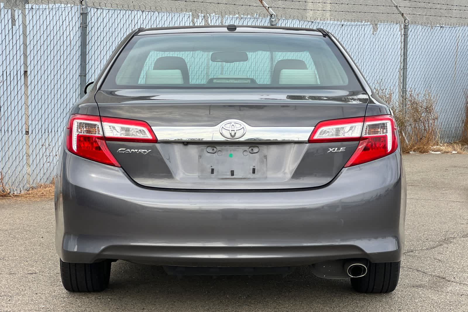 Used 2012 Toyota Camry XLE w/ Convenience Pkg FWD image 4