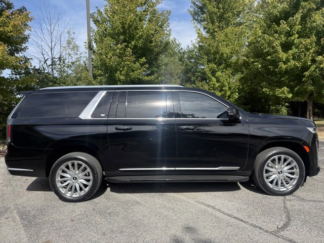 Used 2023 Cadillac Escalade ESV Premium Luxury image 2