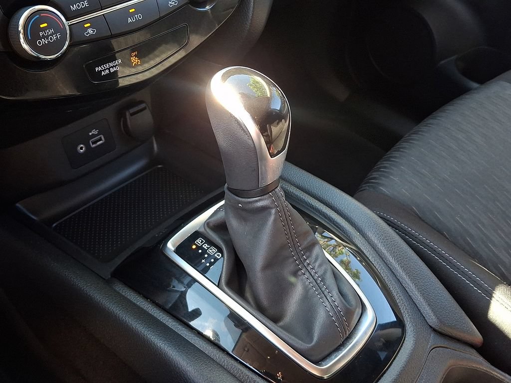 Used 2020 Nissan Rogue SV FWD image 14