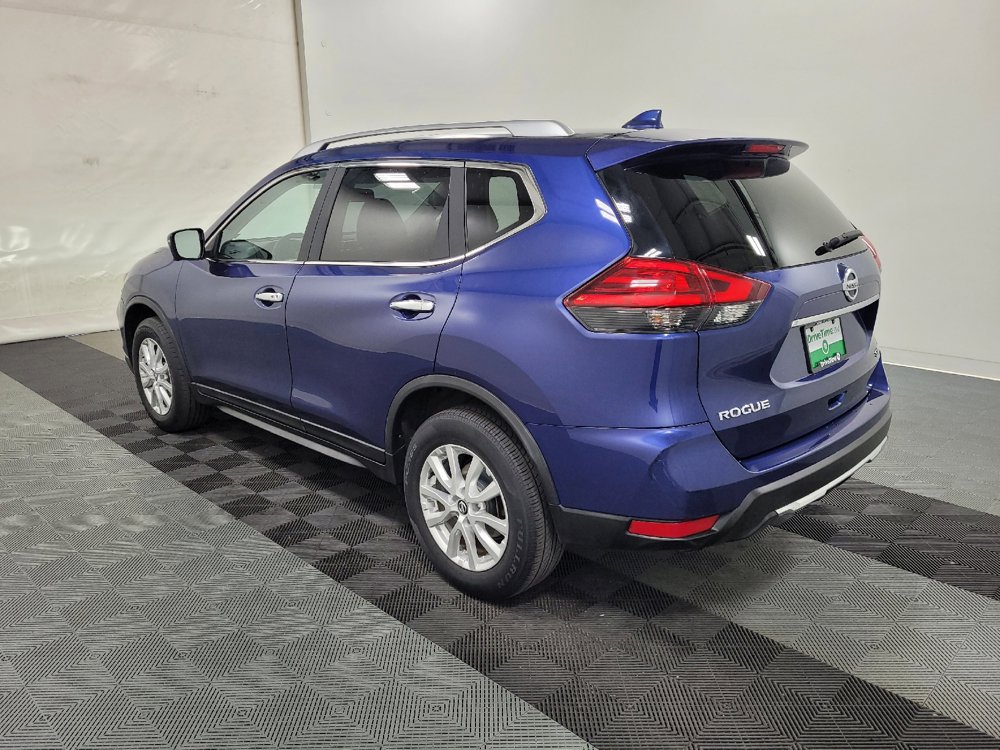 Used 2017 Nissan Rogue SV w/ Sun & Sound Touring Package AWD/4WD image 3