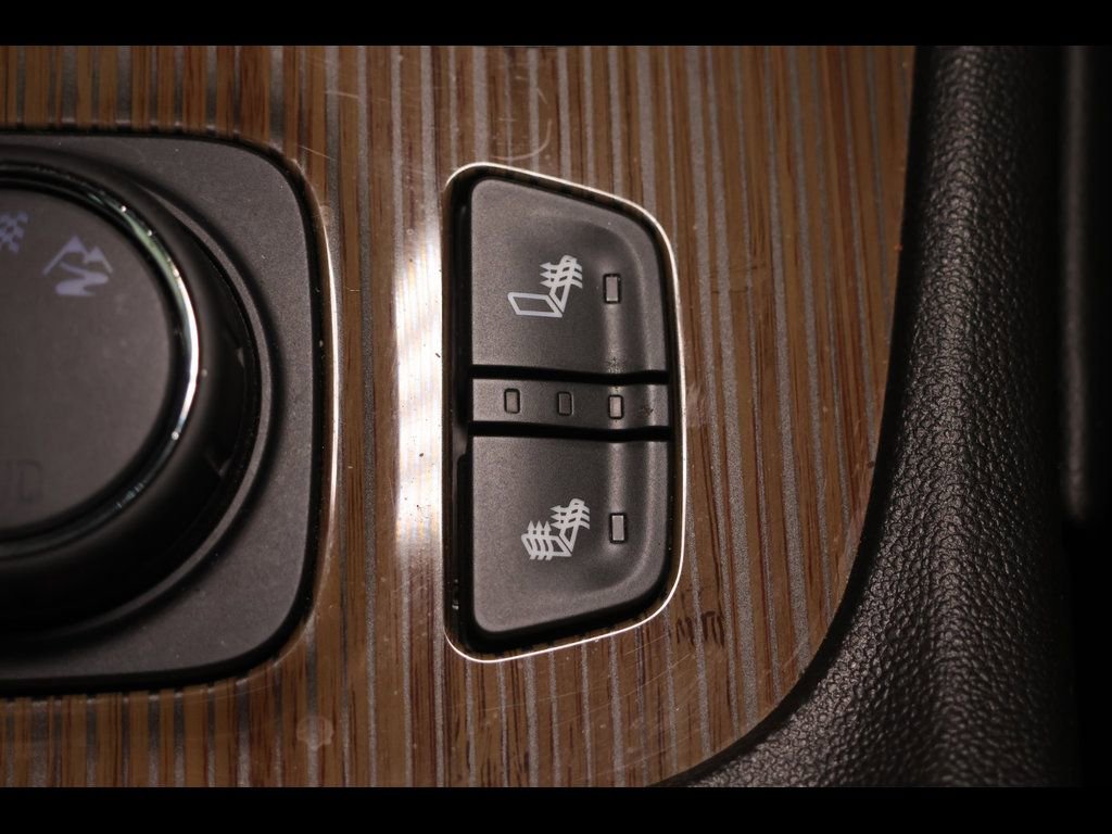 Used 2023 GMC Acadia SLE w/ Driver Convenience Package AWD/4WD image 29